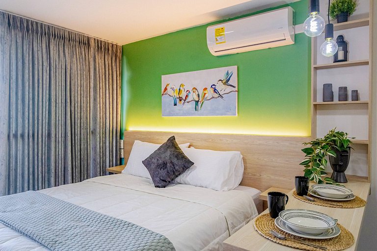 H404 | City Views + 350mb WiFi + Safe Location